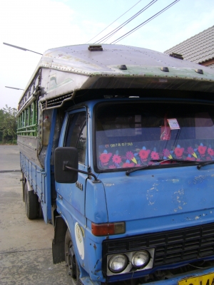 รถบรรทุกหกล้อกลาง รับส่งพนักงาน นักเรียน ได้เลย พร้อมโอน