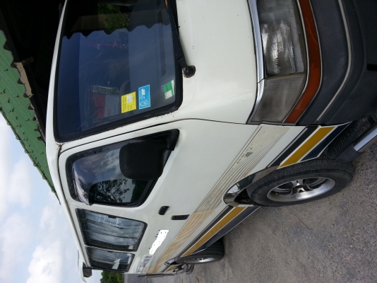 ขายด่วนรถตู้หัวจรวดหลังคาเตี้ยสวยๆ