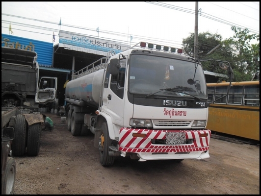 รถบรรทุกน้ำมัน ครัชซีจัมโบ้ เครื่อง 210 แรง สภาพดี สวยๆ