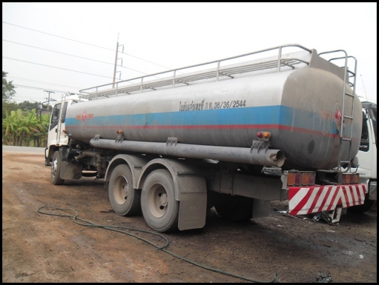 รถบรรทุกน้ำมัน ครัชซีจัมโบ้ เครื่อง 210 แรง สภาพดี สวยๆ