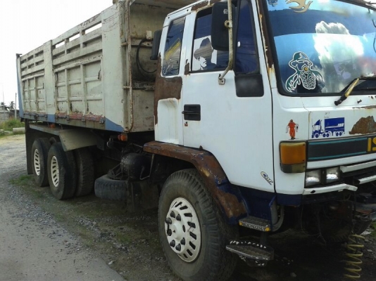 รถอิซูซุ 10 ล้อดั๊ม  210 แรงม้า  ( หัวขาว )  สนใจติดต่อ 081 - 6079515