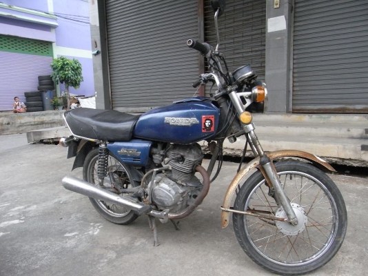 ขาย Honda GL 100 สภาพเดิมๆเเห้งสุดๆ ขี่ได้มีทะเบียนพร้อมโอน ขาดต่อหนึ่งปี