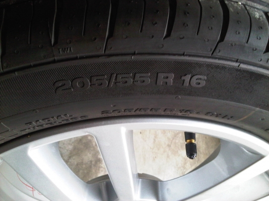 ขายยางป้ายแดง205-55-16 4712 CONTINENTALติดเชฟโซนิคมา ถูกๆ