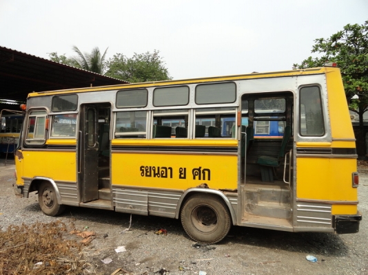 minibus เล็กสีเหลือง minibus เล็กสีเหลือง