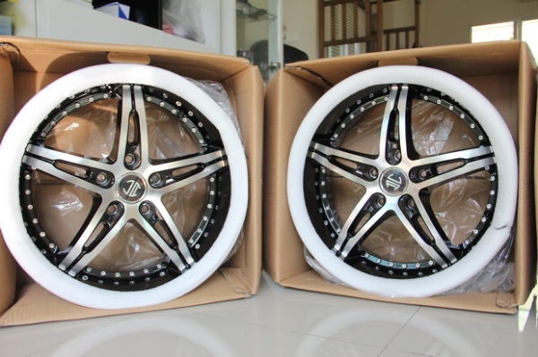 ฝากด้วยคับ ล้อขอบ18" ของใหม่ 5/120 กว้าง7.5 ออฟ 40 ราคาโดนใจ