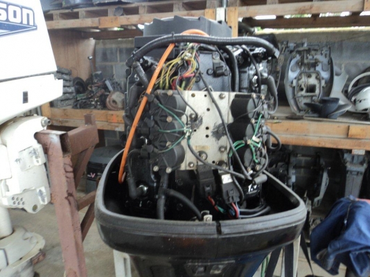 ขายด่วนเครื่อง Mercury 200Hp ท่อนหางสั้น