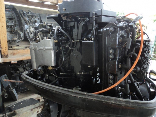 ขายด่วนเครื่อง Mercury 200Hp ท่อนหางสั้น