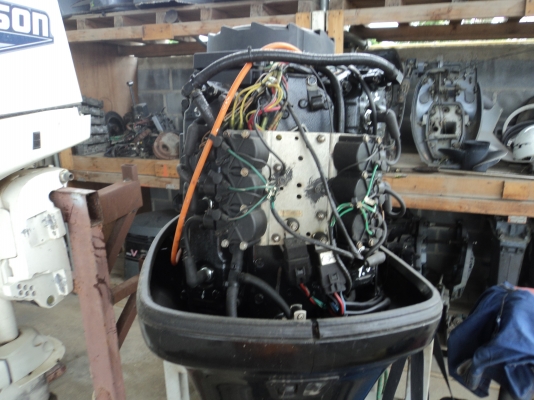 ขายด่วนเครื่อง Mercury 200Hp ท่อนหางสั้น