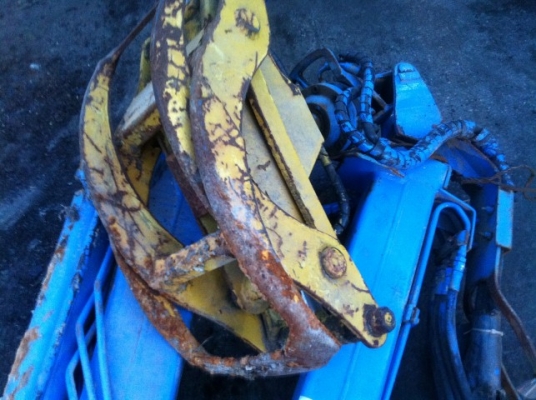 เฮี๊ยบ คีบไม้ ปากคีบหมุนได้ เฮี๊ยบ คีบไม้ ปากคีบหมุนได้