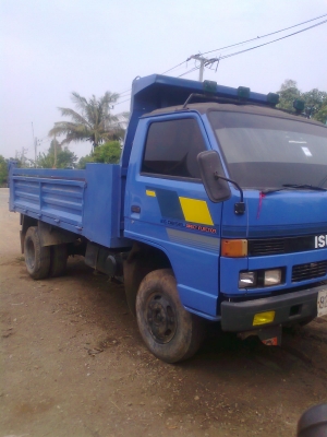 ต้องการขายรถบรรทุกหกล้อ ISUZU
