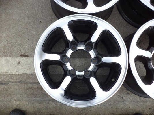 ขายล้อแม็กออฟโรด ขอบ 15 นิ้ว 6 รู 139.7  กว้าง 7 นิ้ว 4 วง สวยสุดๆ