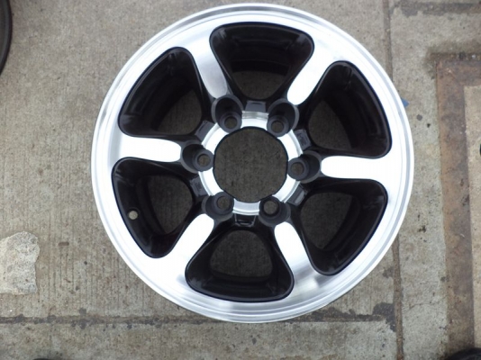 ขายล้อแม็กออฟโรด ขอบ 15 นิ้ว 6 รู 139.7  กว้าง 7 นิ้ว 4 วง สวยสุดๆ