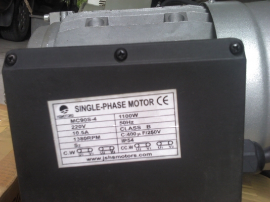 ด่วน มอเตอร์ 1.5 แรงม้า ใช้ไฟ 220 V. โครงสร้างอลูมิเนียมมีครีบระบายความร้อน(มี5ตัว)