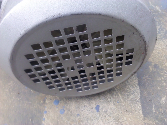 ด่วน มอเตอร์ 1.5 แรงม้า ใช้ไฟ 220 V. โครงสร้างอลูมิเนียมมีครีบระบายความร้อน(มี5ตัว)