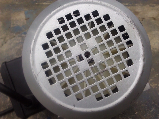 ด่วน มอเตอร์ 1.5 แรงม้า ใช้ไฟ 220 V. โครงสร้างอลูมิเนียมมีครีบระบายความร้อน(มี5ตัว)