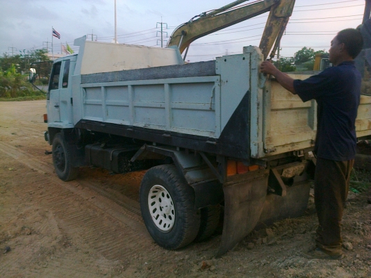 6ล้อดั้มFTR32F 195แรง ยาง9 ดั้ม3.8ม. รถบ้าน รถสวย ในก็สวย ไม่เคยชน