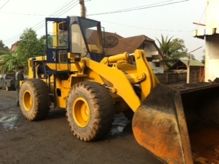 KOMATSU WA300-1/SN 35000&rlm; สภาพดี สนใจติดต่อคุณรัตนศักดิ์ โทร.081-7621704