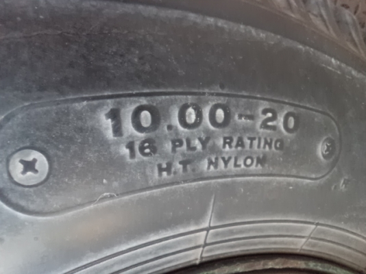 ขายรถอีซูซุเดก้า10ล้อเครื่อง195แรงม้า สภาพสวยๆพร้อมใช้งานคับ ขายรถอีซูซุเดก้า10ล้อเครื่อง195แรงม้า สภาพสวยๆพร้อมใช้งานคับ