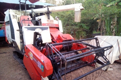 รถเกี่ยวข้าว คูโบต้า DC68G พร้อมลุยงาน(เล่มทะเบียนพร้อมโอน)