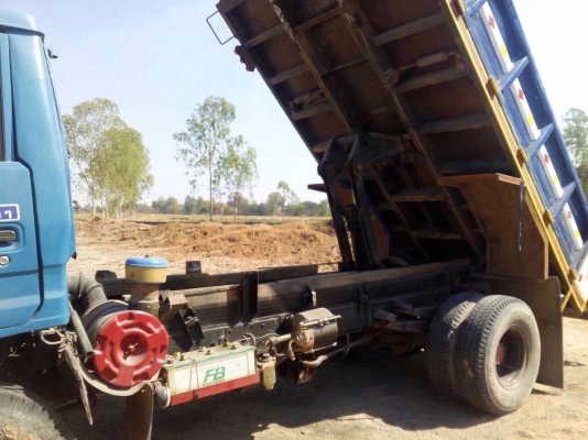 TOYOTA DYNA BU91 - 115 HP 14B หกล้อดั๊มพ์ สามใบปัด กระบะดั๊มพ์เหล็ก 4 ตันความยาว 3.60 เมตรสภาพสวย ช่วงล่างใหญ่ติด F หน้าหลัง เครื่องแรงดีไม่เยิ้ม ภายในเก๋งคอนโซลครบพร้อม พวงมาลัยเพาเวอร์ ช่วงล่างยาง 8.25 ขอบ 16 สภาพดี 70\% พร้อมบรรทุกพร้อมทำงานได้เลย เอกสา