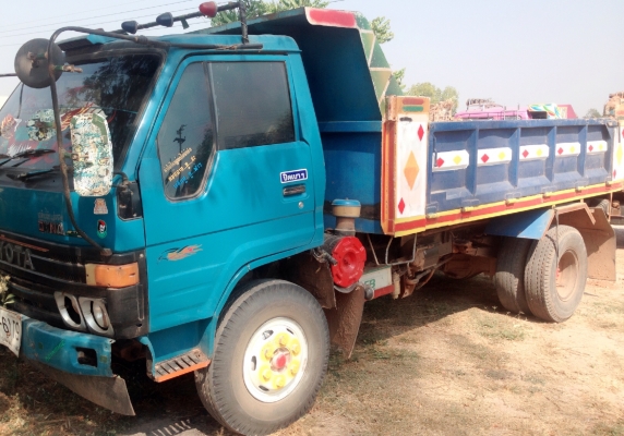 TOYOTA DYNA BU91 - 115 HP 14B หกล้อดั๊มพ์ สามใบปัด กระบะดั๊มพ์เหล็ก 4 ตันความยาว 3.60 เมตรสภาพสวย ช่วงล่างใหญ่ติด F หน้าหลัง เครื่องแรงดีไม่เยิ้ม ภายในเก๋งคอนโซลครบพร้อม พวงมาลัยเพาเวอร์ ช่วงล่างยาง 8.25 ขอบ 16 สภาพดี 70\% พร้อมบรรทุกพร้อมทำงานได้เลย เอกสา