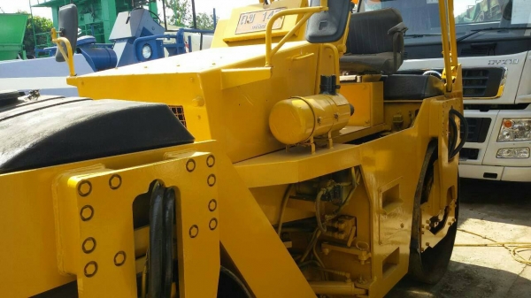 รถบด SAKAI SW60