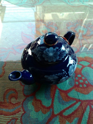 กาน้ำชา เก่าเก็บอายุประมาณ 20 ปี สภาพสวยสมบูรณ์ ไม่แตกไม่ร้าว ท่านใดสนใจนำไปเก็บสะสม โทรมาคุยรายละเอียดกันได้ครับ