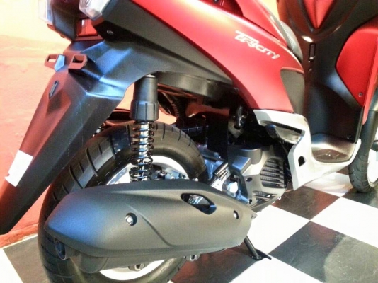 T&amp;T BIKE RAMA2 นำรถป้ายแดงมาขายครับ ยกกับมาจากศูนย์YAMAHA ขายเพียง 72500฿ YAMAHA TRICITY ปี2015 เลขไมล์13 โลแท้ ราคาออกป้ายแดงไม่รวมประกันก็ 84500 ครับ