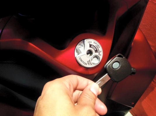 T&amp;T BIKE RAMA2 นำรถป้ายแดงมาขายครับ ยกกับมาจากศูนย์YAMAHA ขายเพียง 72500฿ YAMAHA TRICITY ปี2015 เลขไมล์13 โลแท้ ราคาออกป้ายแดงไม่รวมประกันก็ 84500 ครับ