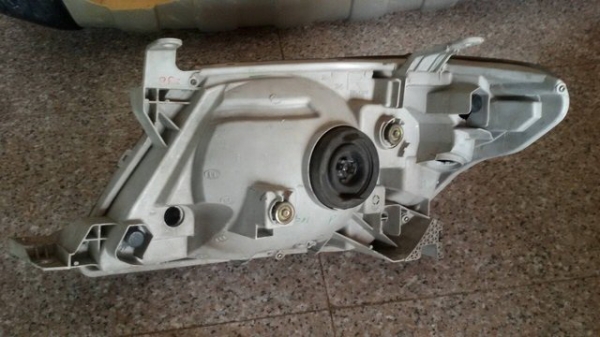 ไฟหน้าวีโก้ แถมหลอดไฟครบชุด