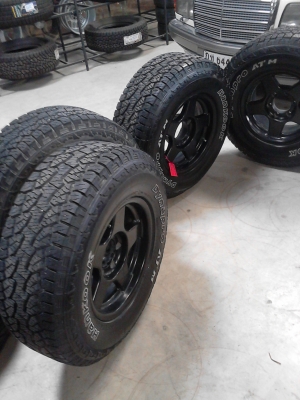 265/70R16 HANKOOK DYNAPRO ATM ชุด 4 ล้อ ใช้งานน้อย ปี 2013 TEL.081-427-3941 265/70R16 HANKOOK DYNAPRO ATM ชุด 4 ล้อ ใช้งานน้อย ปี 2013 TEL.081-427-3941