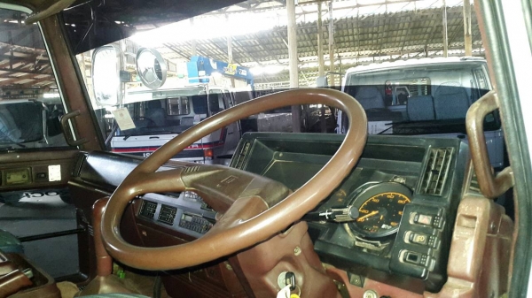 ขาย 6 ล้อ อีซูซุ FRR ประกอบ 195 แรง ยาว 6 ม. ปี 2003  สภาพสวยเดิมเครื่องดี พร้อมใช้งาน ชมก่อนได้ครับ    สนใจติดต่อ 081-9425443