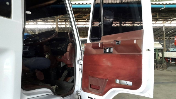 ขาย 6 ล้อ อีซูซุ FRR ประกอบ 195 แรง ยาว 6 ม. ปี 2003  สภาพสวยเดิมเครื่องดี พร้อมใช้งาน ชมก่อนได้ครับ    สนใจติดต่อ 081-9425443