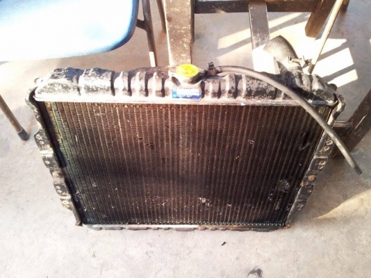 หม้อน้ำ isuzu mu ฝาทองแดง สภาพดีไม่ผุ