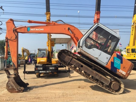 ขายรถแบคโฮ HITACHI EX120-2 ระบบไฟฟ้าเต็ม แทรค 70 ซม มีตัวสลับคอลโทรล สภาพสวยพร้อมใช้ นำเข้าจากญี่ปุ่น มี VDO การทำงานครับ