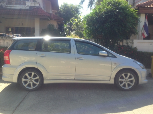 Toyota Wish รุ่นทอป มีซันรูป Toyota Wish รุ่นทอป มีซันรูป