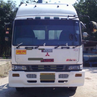 HINO PROFIA 380 HP รถหัวลากสิบล้อ 2 เพลา หางเซมิ 2 คานไม่ดั๊มพ์ คอกเหล็กสูงความยาว 12 เมตรสภาพสวยพร้อมลากพร้อมบรรทุกได้เลยครับ เครื่องแน่นแรงดีสุดๆ ภายในเก๋งคอนโซลสวยครบ CD แอร์ พวงมาลัยเพาเวอร์ ช่วงล่างคัชซีสวยทั้งแม่และหางเซมิ ยางสภาพดีโดยรวมประมาณ 80\%
