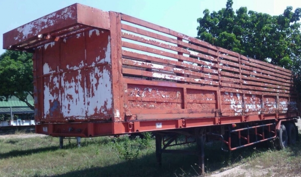 HINO PROFIA 380 HP รถหัวลากสิบล้อ 2 เพลา หางเซมิ 2 คานไม่ดั๊มพ์ คอกเหล็กสูงความยาว 12 เมตรสภาพสวยพร้อมลากพร้อมบรรทุกได้เลยครับ เครื่องแน่นแรงดีสุดๆ ภายในเก๋งคอนโซลสวยครบ CD แอร์ พวงมาลัยเพาเวอร์ ช่วงล่างคัชซีสวยทั้งแม่และหางเซมิ ยางสภาพดีโดยรวมประมาณ 80\%