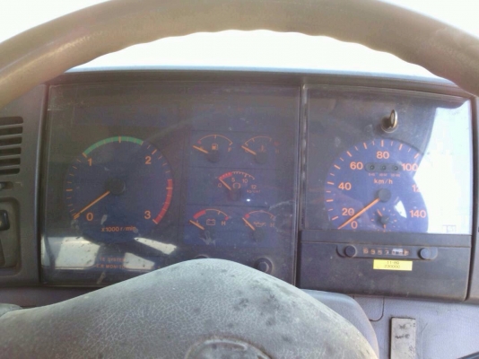 HINO PROFIA 380 HP รถหัวลากสิบล้อ 2 เพลา หางเซมิ 2 คานไม่ดั๊มพ์ คอกเหล็กสูงความยาว 12 เมตรสภาพสวยพร้อมลากพร้อมบรรทุกได้เลยครับ เครื่องแน่นแรงดีสุดๆ ภายในเก๋งคอนโซลสวยครบ CD แอร์ พวงมาลัยเพาเวอร์ ช่วงล่างคัชซีสวยทั้งแม่และหางเซมิ ยางสภาพดีโดยรวมประมาณ 80\%