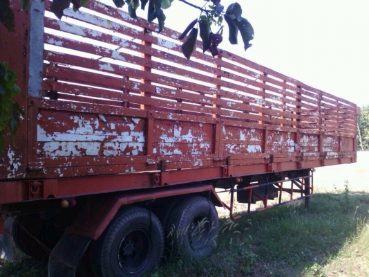 HINO PROFIA 380 HP รถหัวลากสิบล้อ 2 เพลา หางเซมิ 2 คานไม่ดั๊มพ์ คอกเหล็กสูงความยาว 12 เมตรสภาพสวยพร้อมลากพร้อมบรรทุกได้เลยครับ เครื่องแน่นแรงดีสุดๆ ภายในเก๋งคอนโซลสวยครบ CD แอร์ พวงมาลัยเพาเวอร์ ช่วงล่างคัชซีสวยทั้งแม่และหางเซมิ ยางสภาพดีโดยรวมประมาณ 80\%