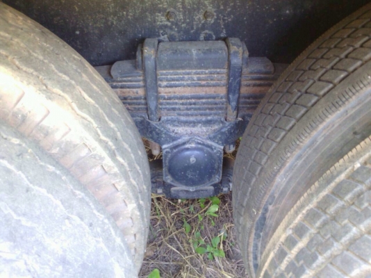 HINO PROFIA 380 HP รถหัวลากสิบล้อ 2 เพลา หางเซมิ 2 คานไม่ดั๊มพ์ คอกเหล็กสูงความยาว 12 เมตรสภาพสวยพร้อมลากพร้อมบรรทุกได้เลยครับ เครื่องแน่นแรงดีสุดๆ ภายในเก๋งคอนโซลสวยครบ CD แอร์ พวงมาลัยเพาเวอร์ ช่วงล่างคัชซีสวยทั้งแม่และหางเซมิ ยางสภาพดีโดยรวมประมาณ 80\%