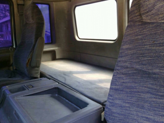 HINO PROFIA 380 HP รถหัวลากสิบล้อ 2 เพลา หางเซมิ 2 คานไม่ดั๊มพ์ คอกเหล็กสูงความยาว 12 เมตรสภาพสวยพร้อมลากพร้อมบรรทุกได้เลยครับ เครื่องแน่นแรงดีสุดๆ ภายในเก๋งคอนโซลสวยครบ CD แอร์ พวงมาลัยเพาเวอร์ ช่วงล่างคัชซีสวยทั้งแม่และหางเซมิ ยางสภาพดีโดยรวมประมาณ 80\%