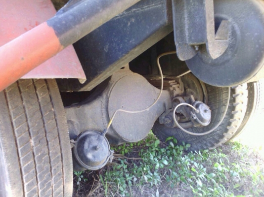 HINO PROFIA 380 HP รถหัวลากสิบล้อ 2 เพลา หางเซมิ 2 คานไม่ดั๊มพ์ คอกเหล็กสูงความยาว 12 เมตรสภาพสวยพร้อมลากพร้อมบรรทุกได้เลยครับ เครื่องแน่นแรงดีสุดๆ ภายในเก๋งคอนโซลสวยครบ CD แอร์ พวงมาลัยเพาเวอร์ ช่วงล่างคัชซีสวยทั้งแม่และหางเซมิ ยางสภาพดีโดยรวมประมาณ 80\%