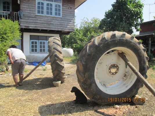 กะทะล้อรถไถฟอร์ดสภาพดีแถมยาง13000เท่านั้นครับ