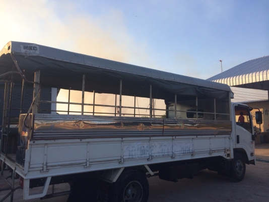 ขาย~หลังคา~ยาว5เมตร สภาพดี ราคา 27,000บ บริการส่งถึงที่ ครับ