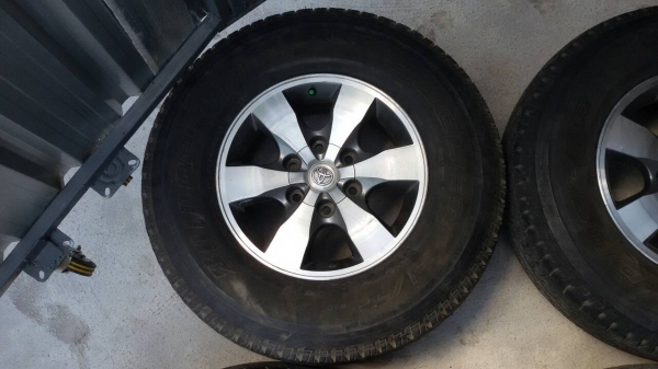 ขายล้อ VIGO รุ่น4*4 ตัวแรก แถมยางให้ด้วย