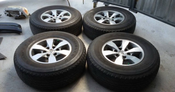 ขายล้อ VIGO รุ่น4*4 ตัวแรก แถมยางให้ด้วย