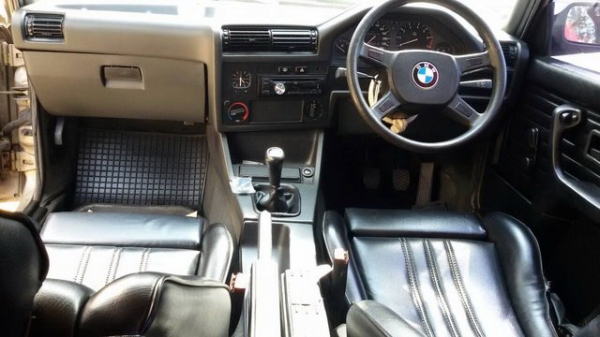 BMW 318i สวยๆเดิมๅพร้อมใช้งาน BMW 318i สวยๆเดิมๅพร้อมใช้งาน