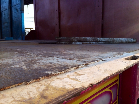 ขายด่วน   หางพื้นเรียบ  สามเพลา  สภาพดีมาก  พอๆกับของใหม่  พร้อมใช้งาน  เอกสารพร้อม