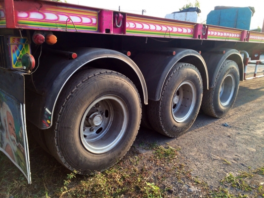 ขายด่วน   หางพื้นเรียบ  สามเพลา  สภาพดีมาก  พอๆกับของใหม่  พร้อมใช้งาน  เอกสารพร้อม